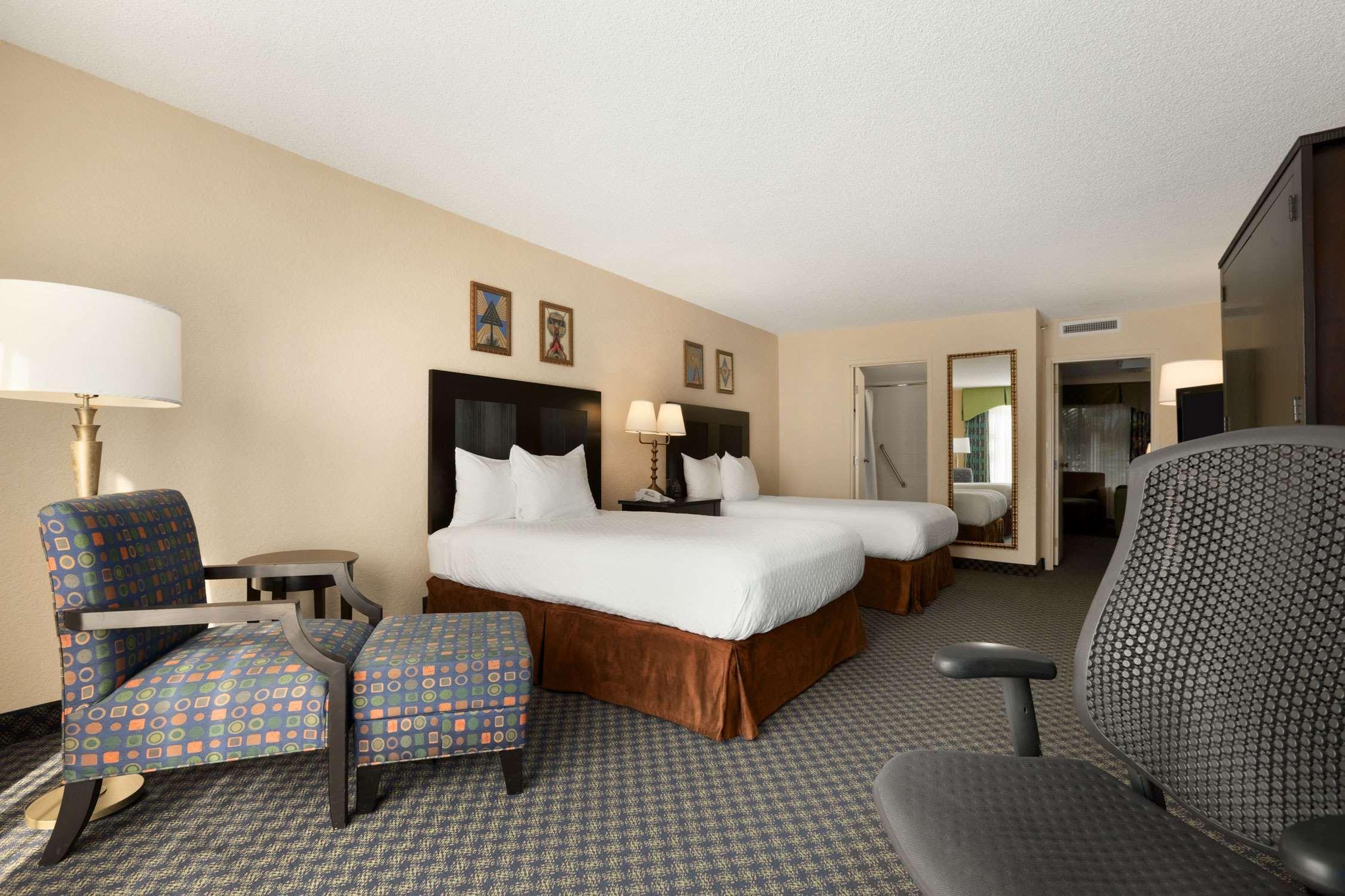 Embassy By Hilton Miami International Airport 4*