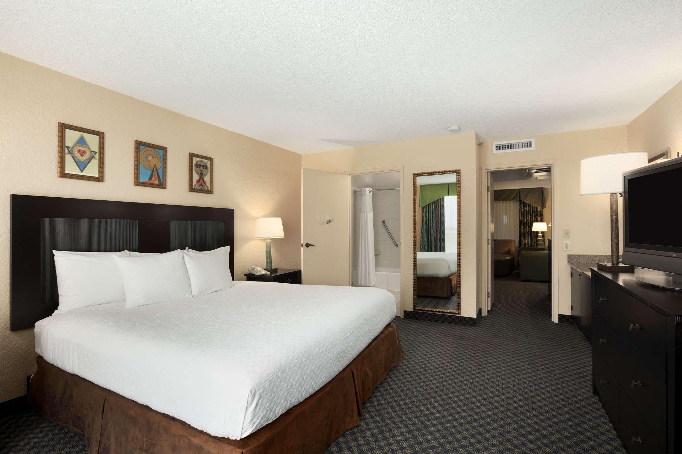 Hotel Embassy By Hilton Miami International Airport