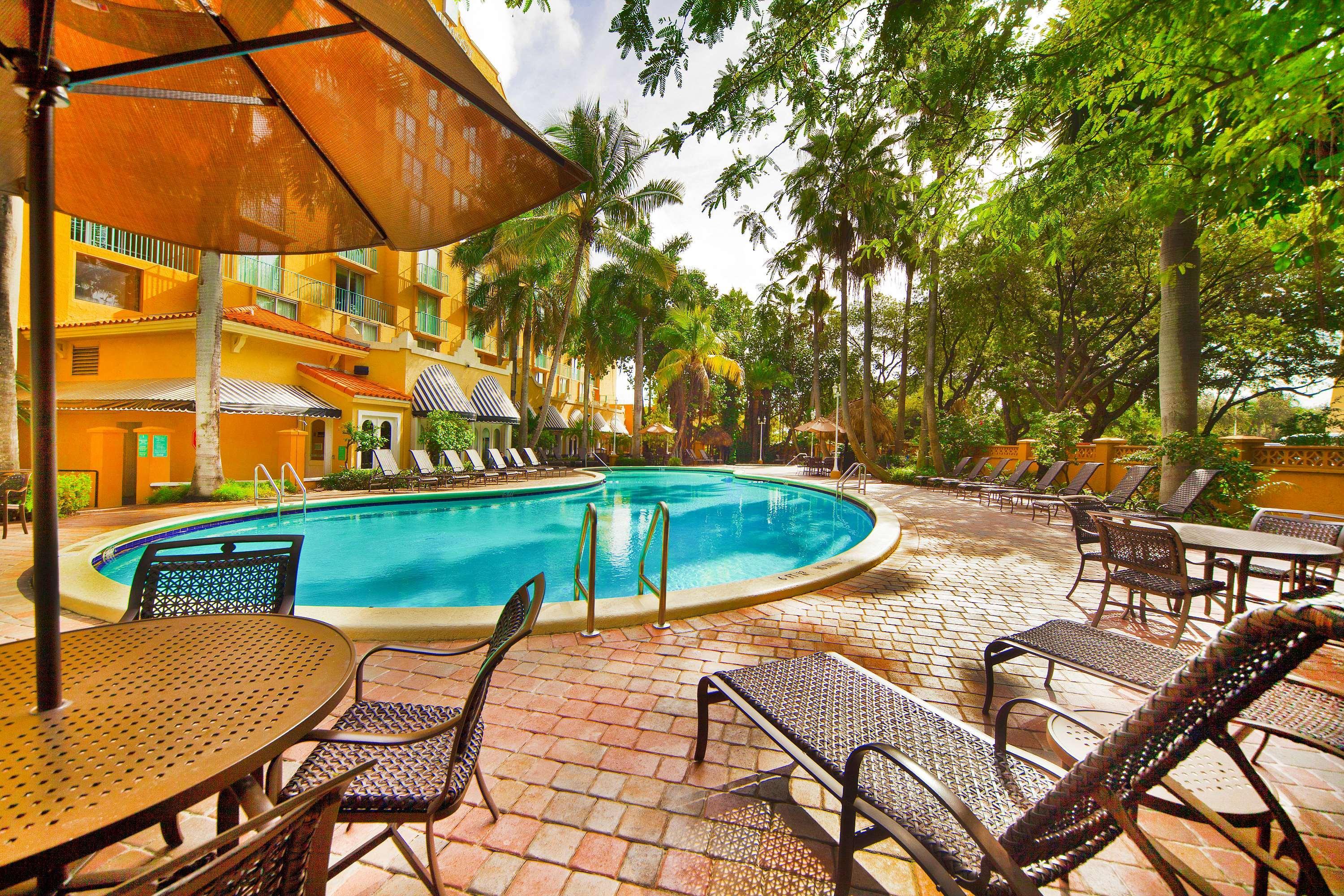 Hotel Embassy By Hilton Miami International Airport 4*
