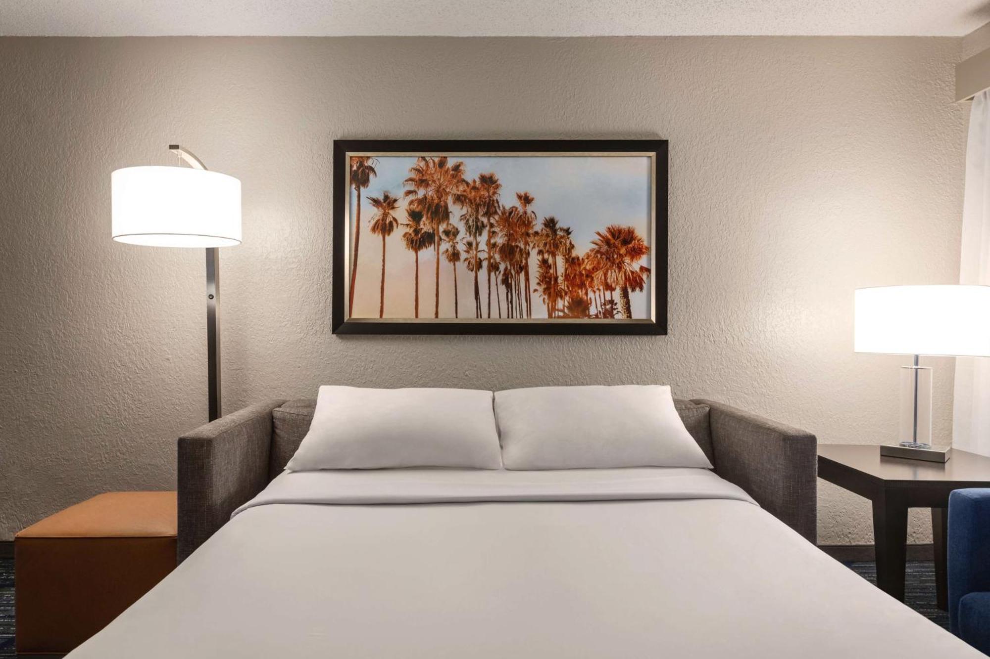 Hotel Embassy By Hilton Miami International Airport