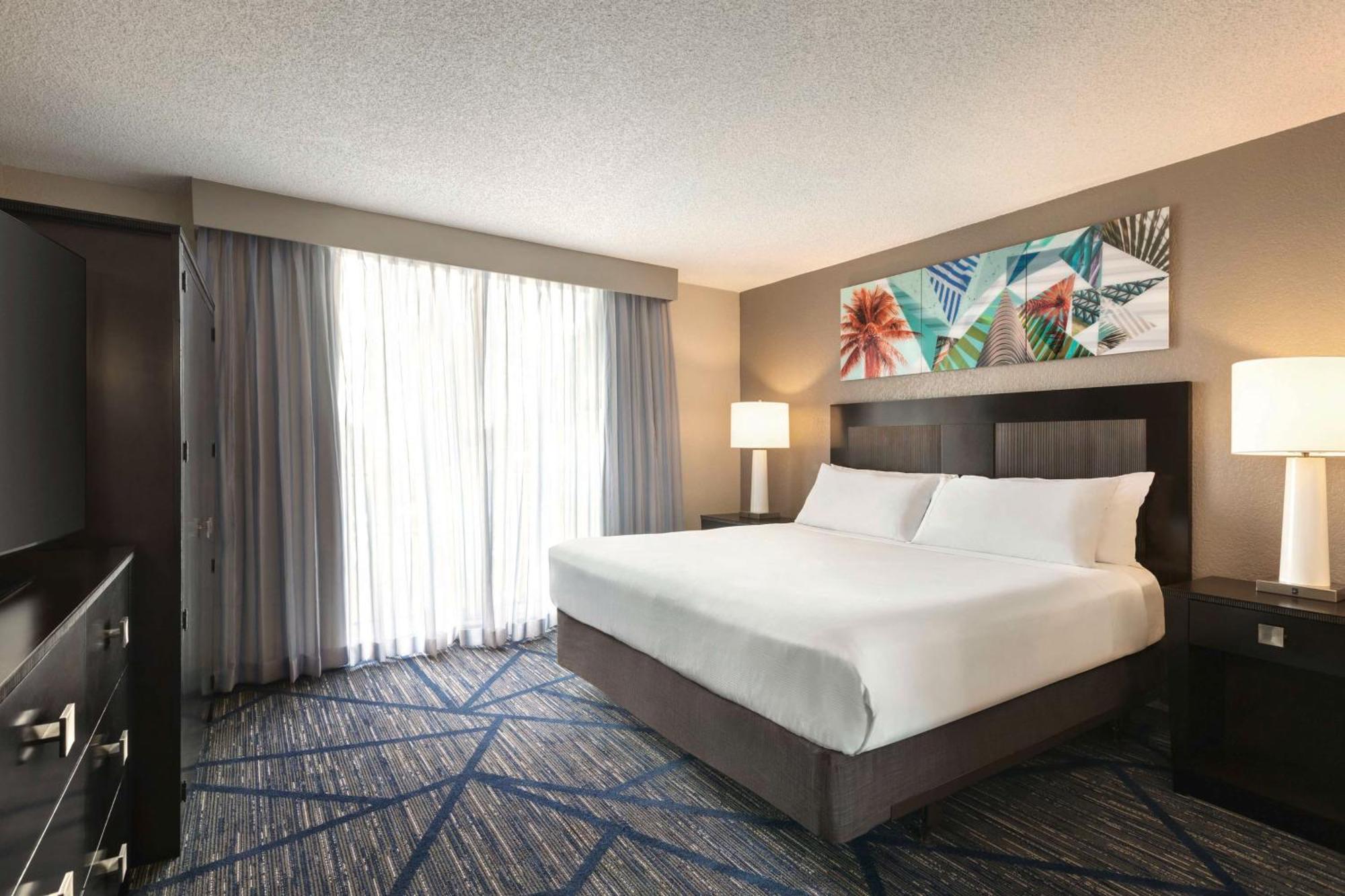 Hotel Embassy By Hilton Miami International Airport 4*