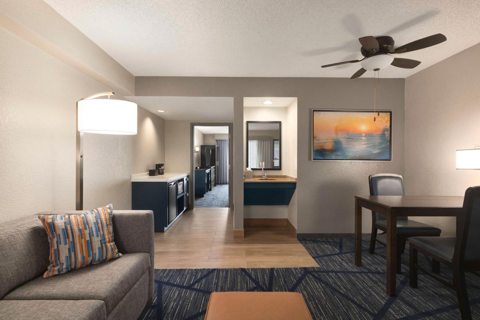 Embassy By Hilton Miami International Airport Hotel 4*