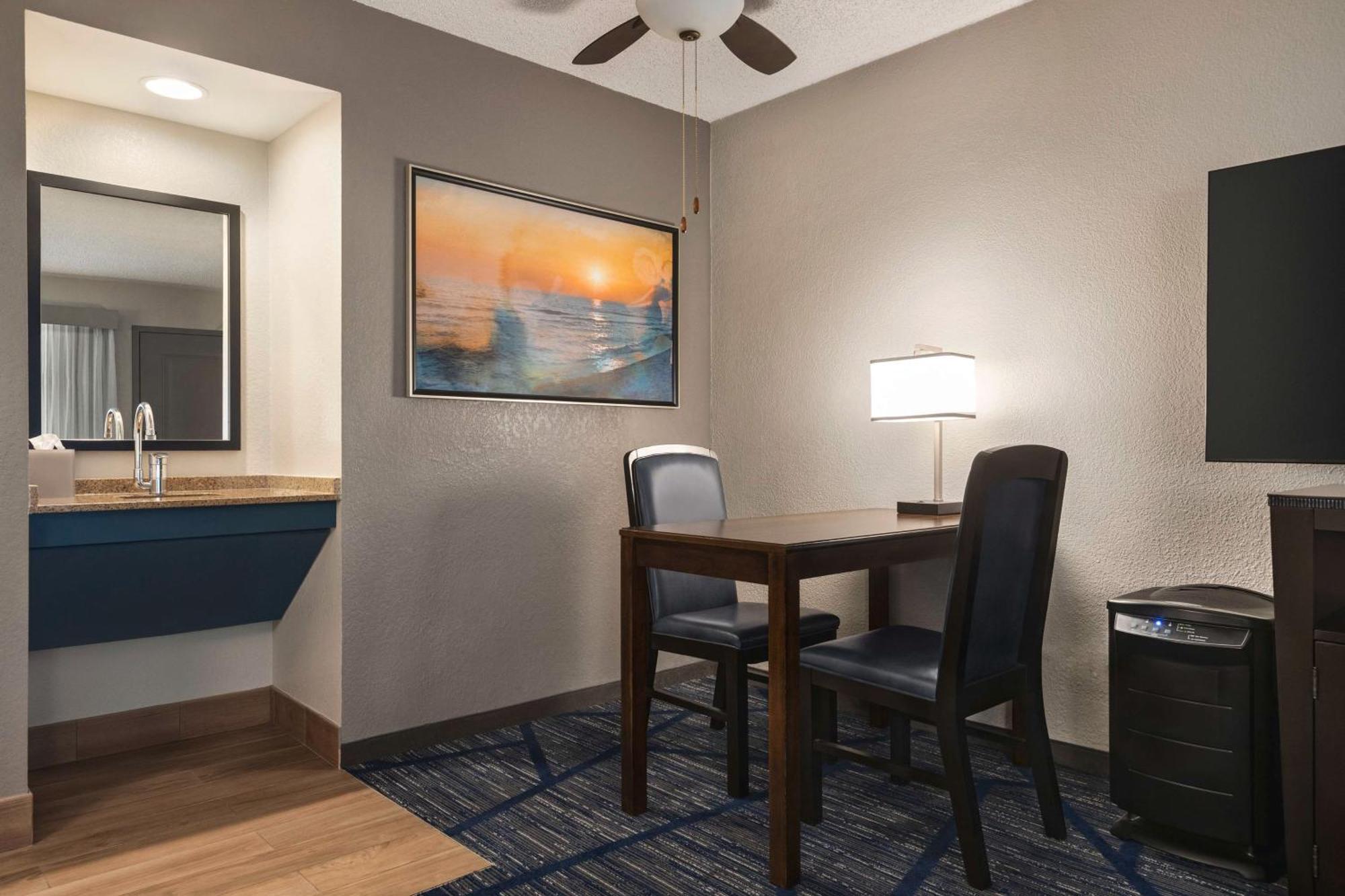 Embassy By Hilton Miami International Airport
