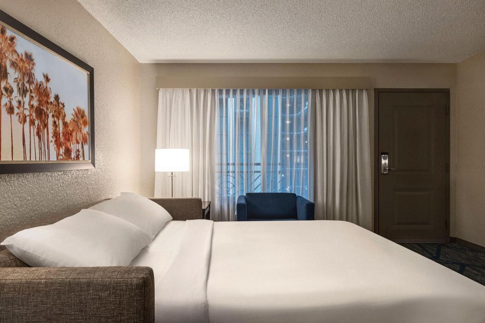 Hotel Embassy By Hilton Miami International Airport