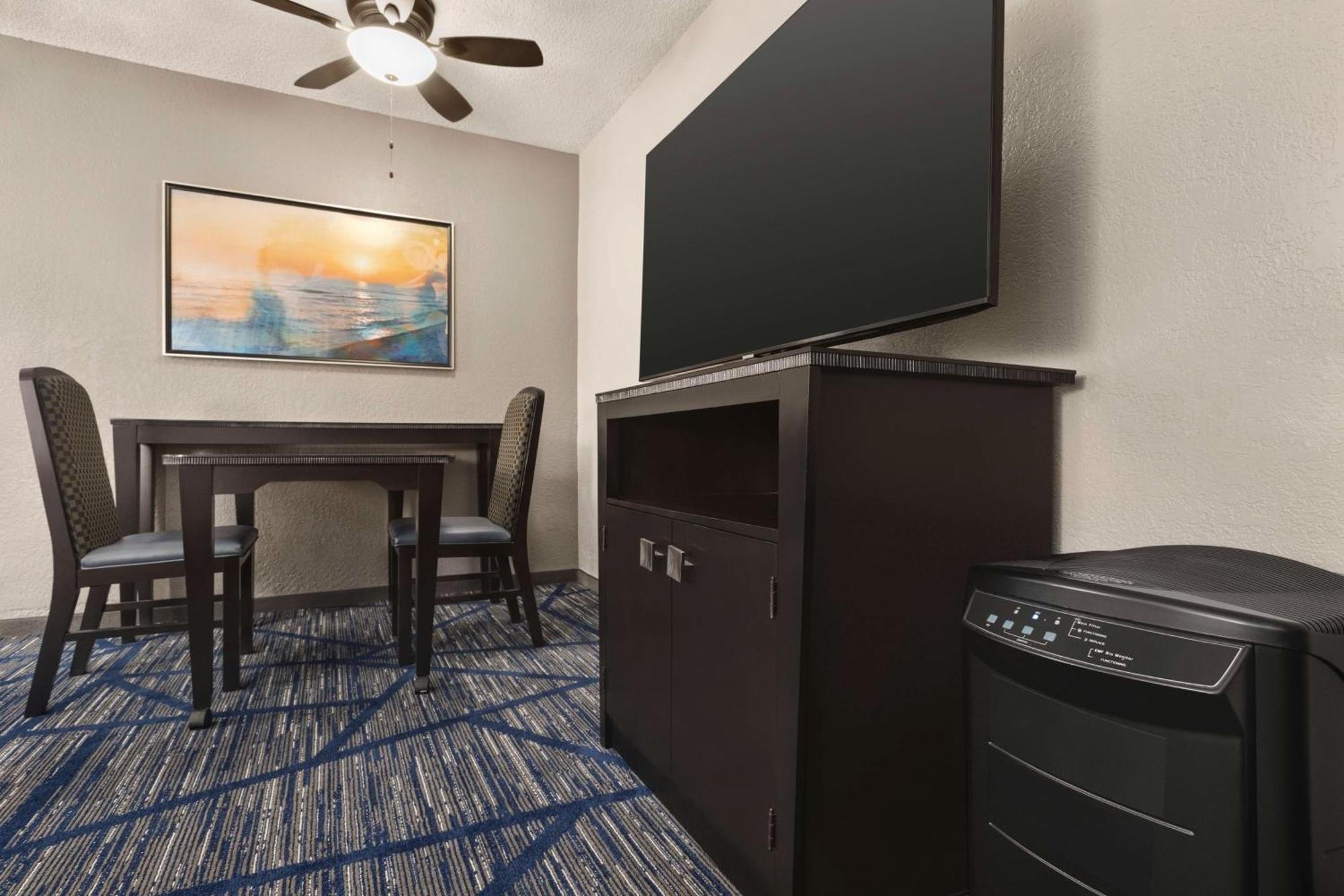Embassy By Hilton Miami International Airport Hotel 4*