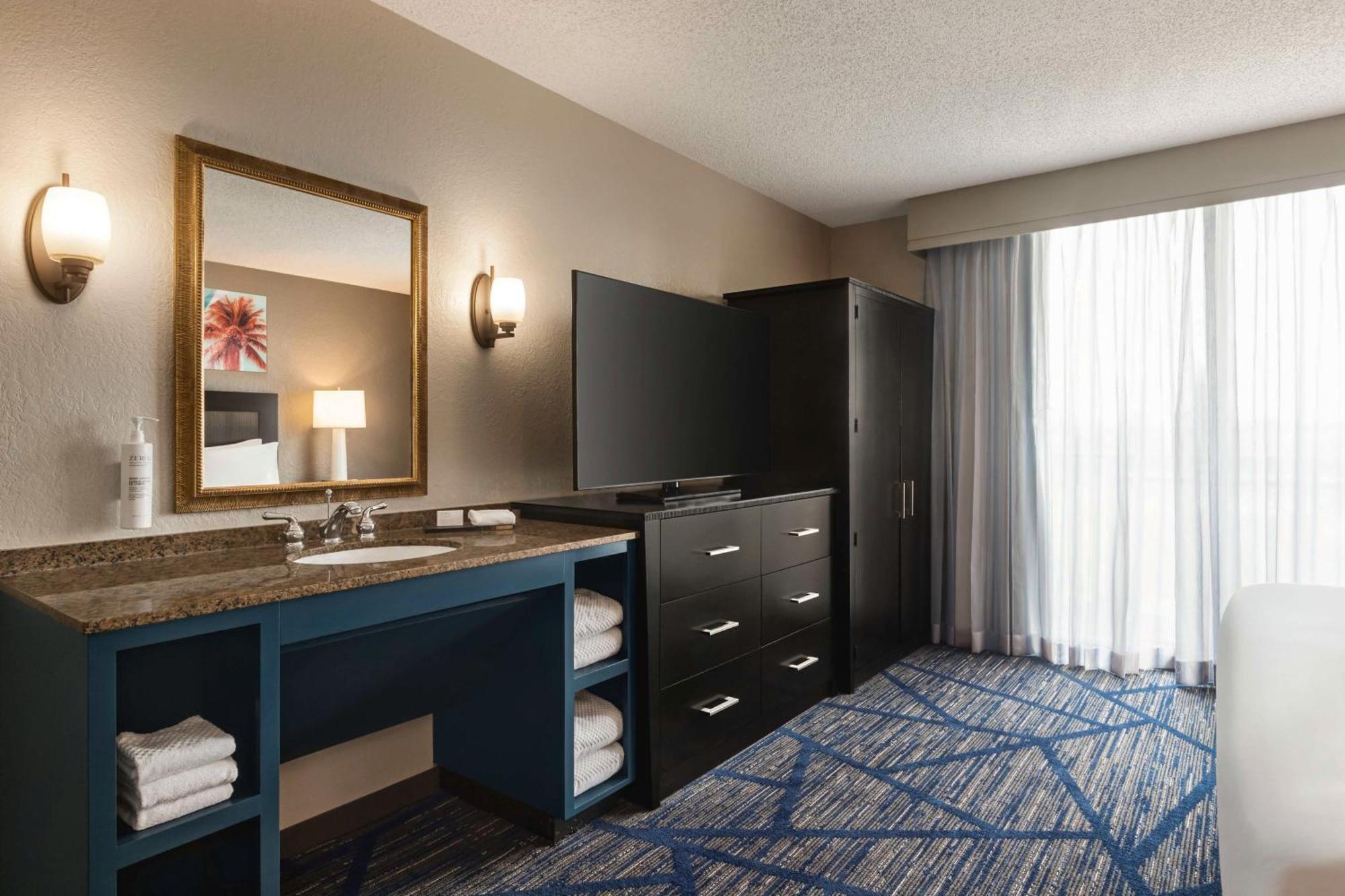Hotel Embassy By Hilton Miami International Airport