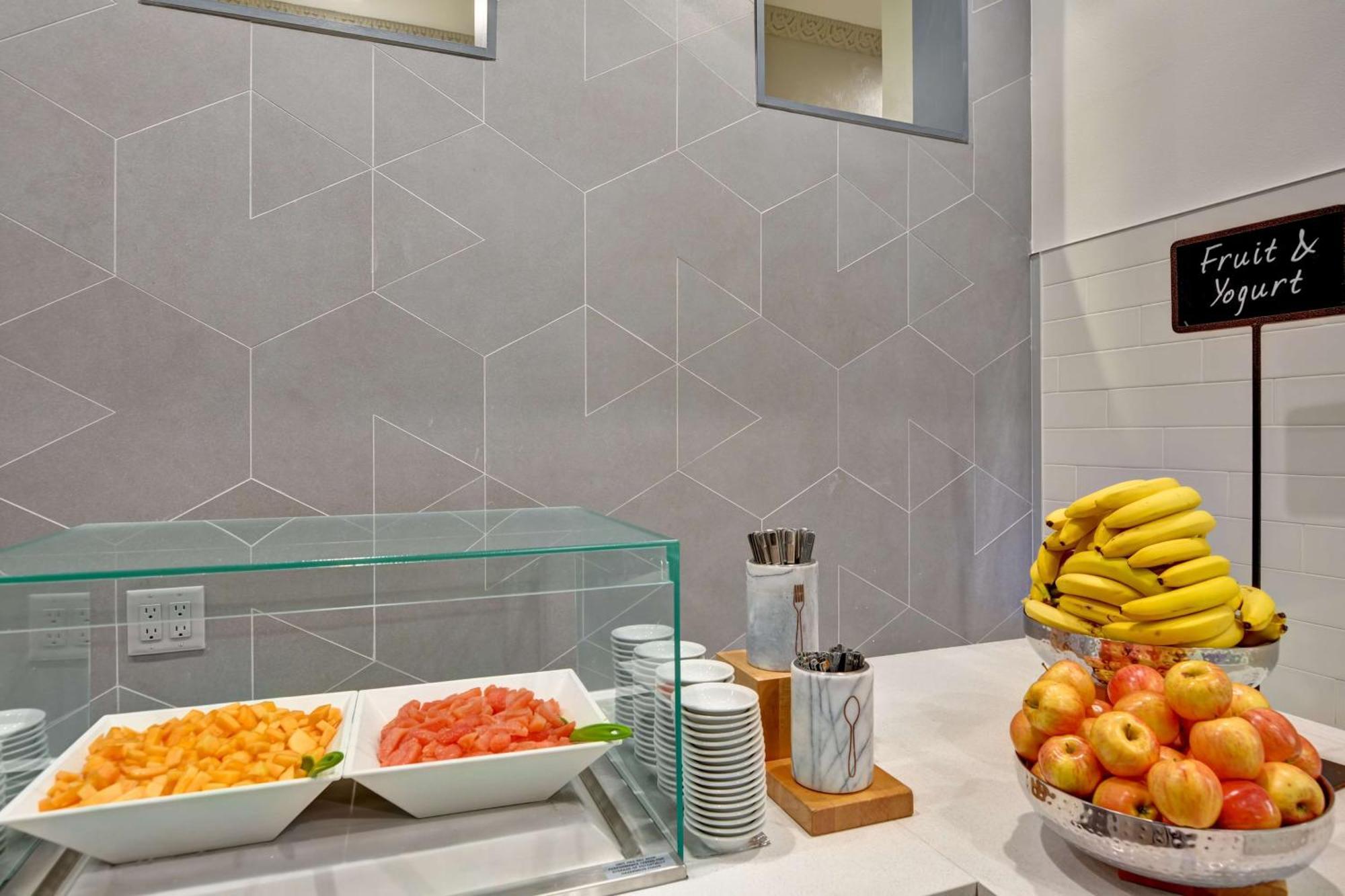 Embassy By Hilton Miami International Airport Hotel 4*