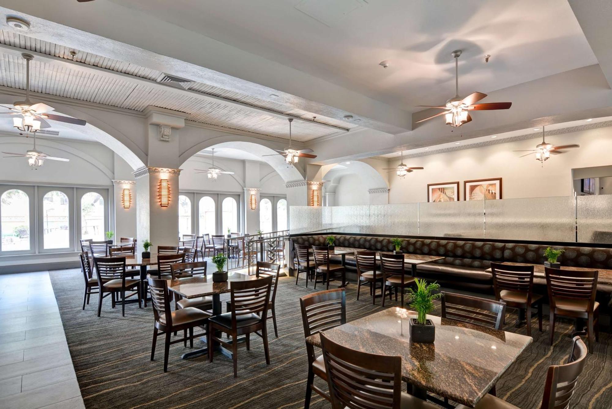 Hotel Embassy By Hilton Miami International Airport