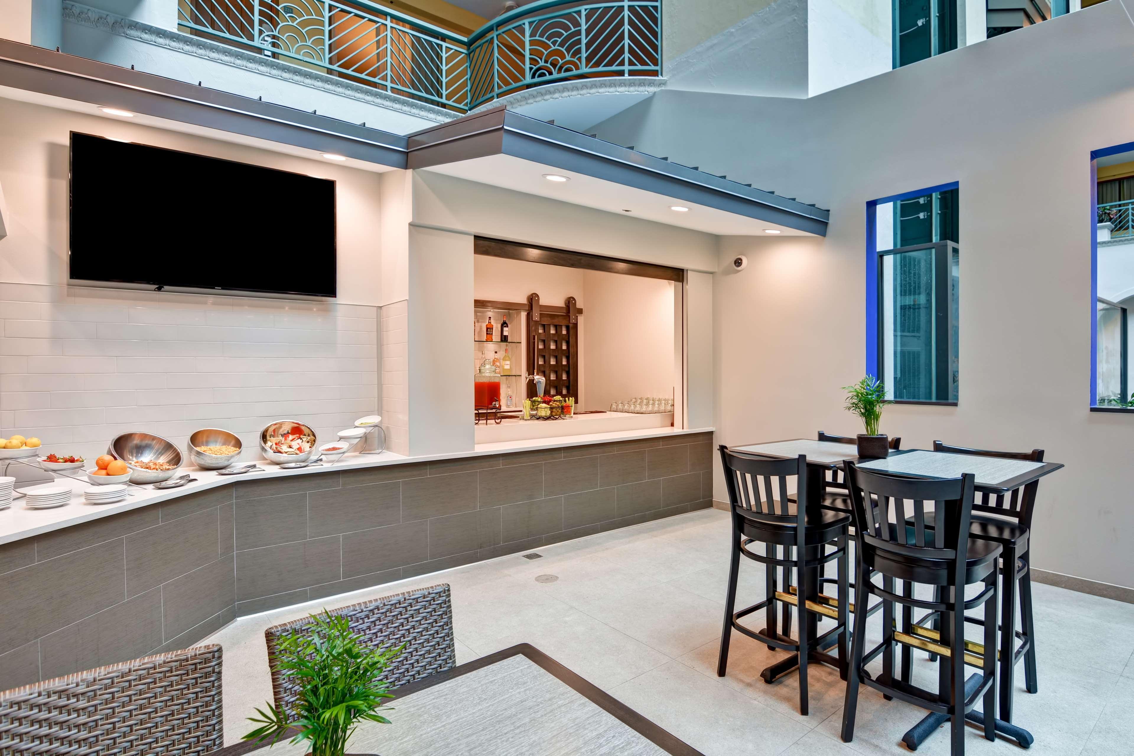 Hotel Embassy By Hilton International Airport Miami Springs