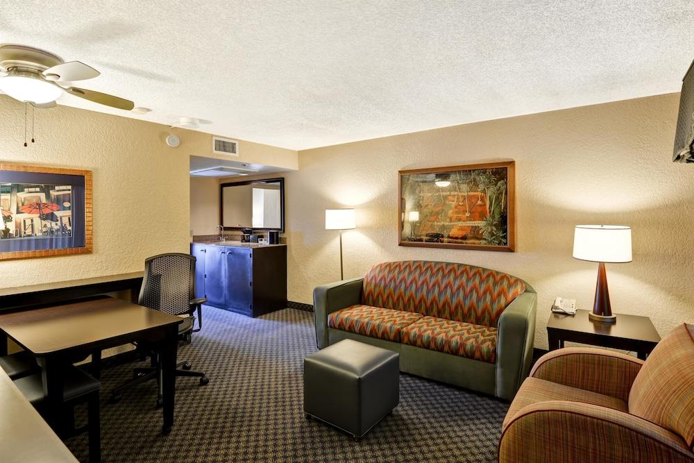 Hotel Embassy By Hilton International Airport Miami Springs