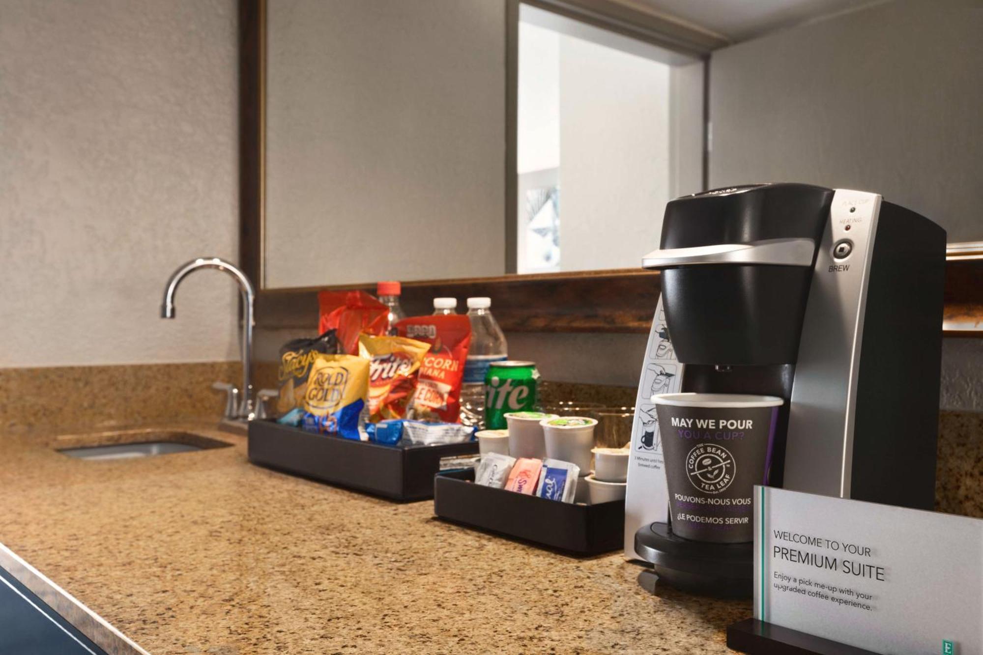 Hotel Embassy By Hilton International Airport Miami Springs