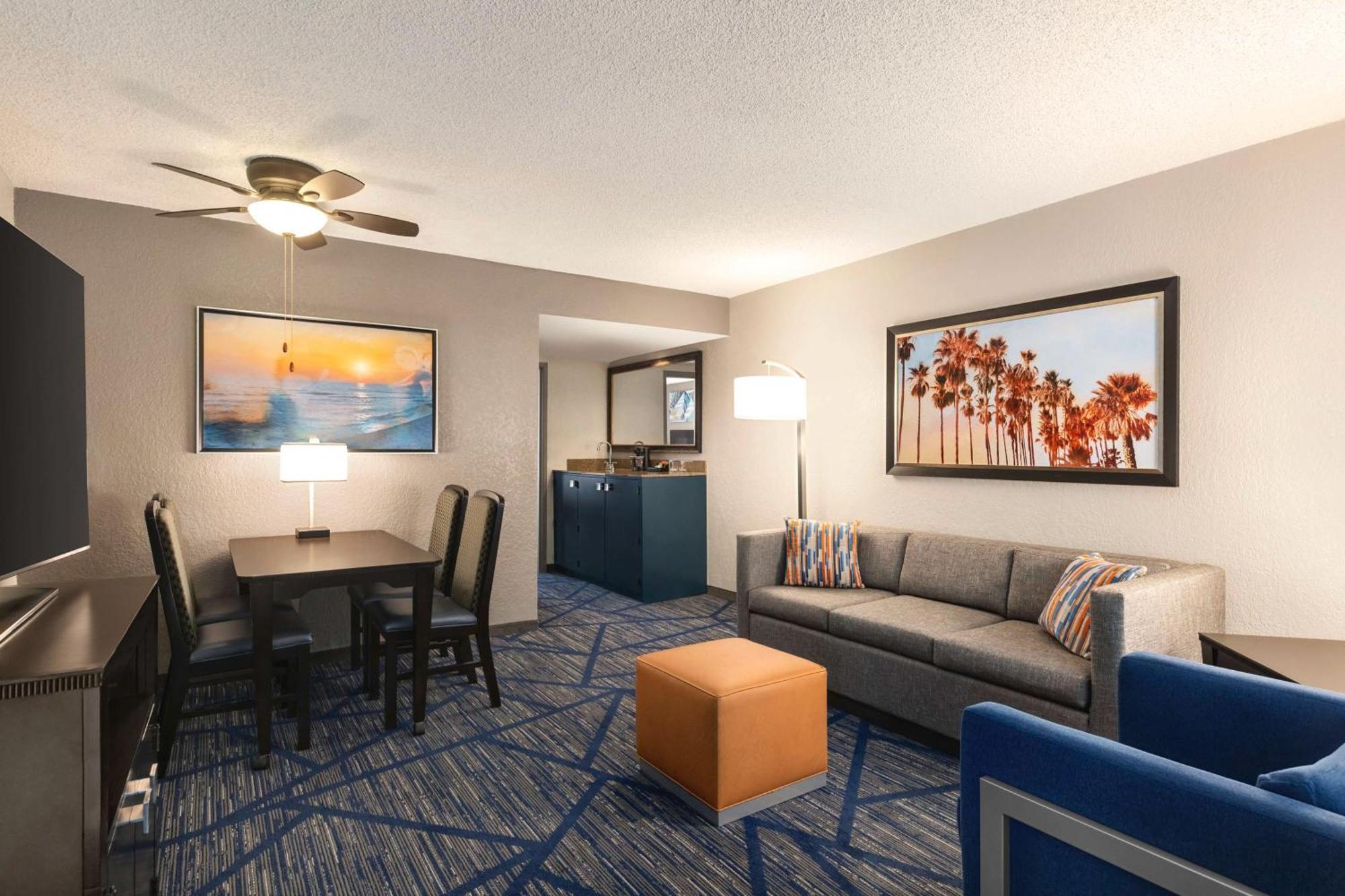 Hotel Embassy By Hilton International Airport Miami Springs